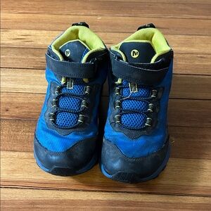 Merrell Men’s size 6. Blue and Black Mid Hiking shoes.